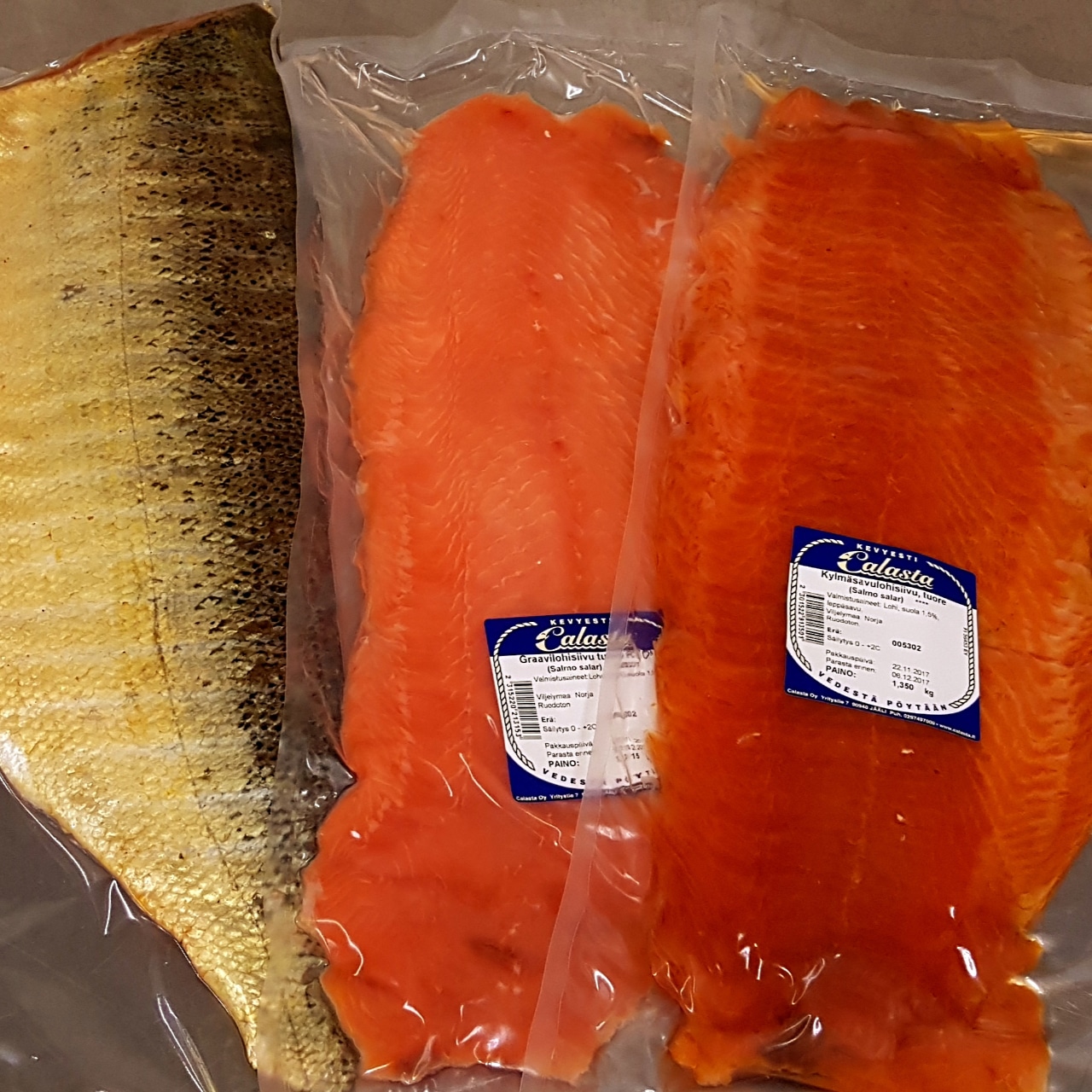 Kylmäsavustettu lohi.